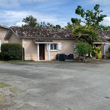 Petite Maison Dans Un Village Du Gers Sabazan Exteriör bild