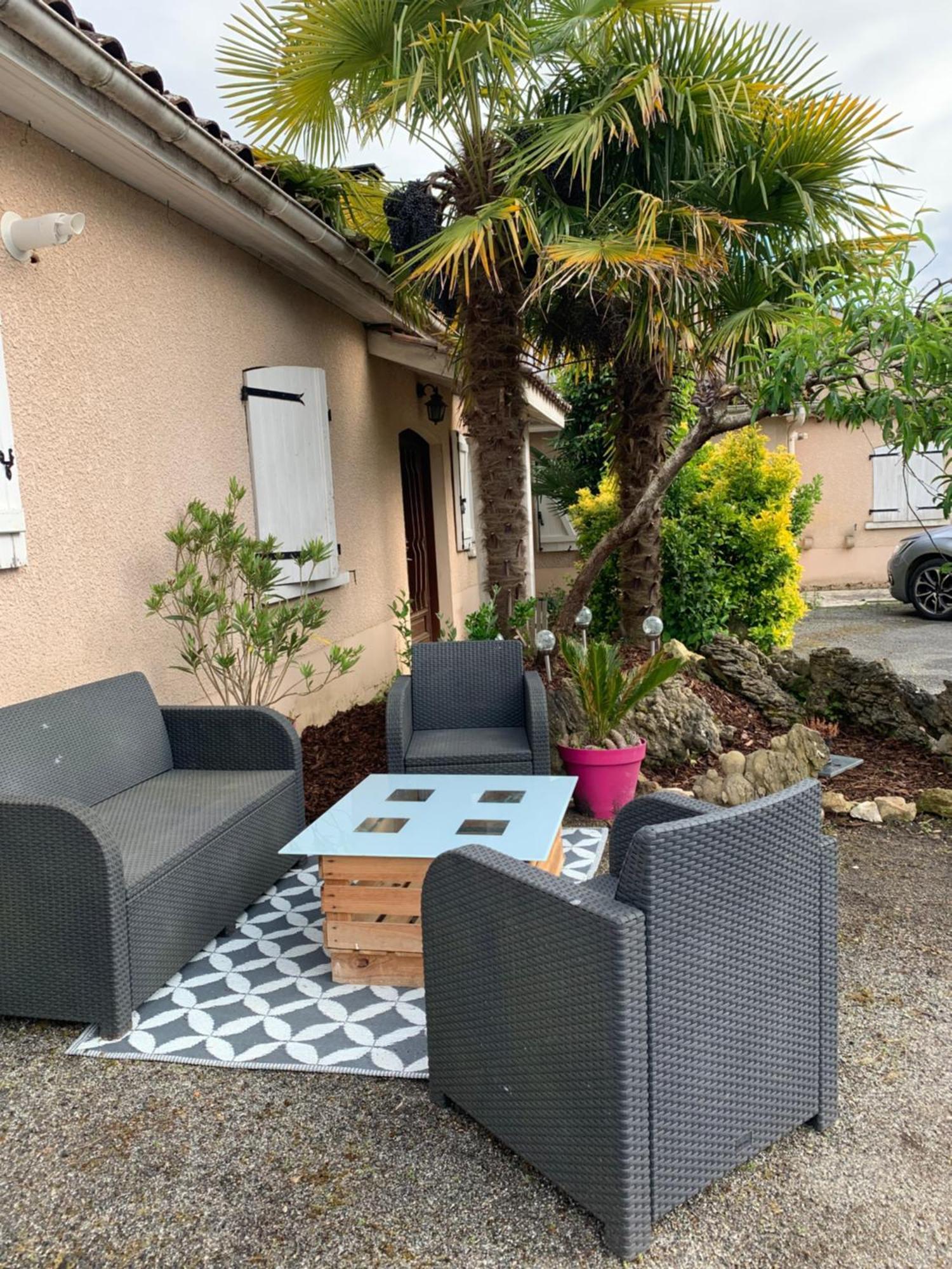 Petite Maison Dans Un Village Du Gers Sabazan Exteriör bild